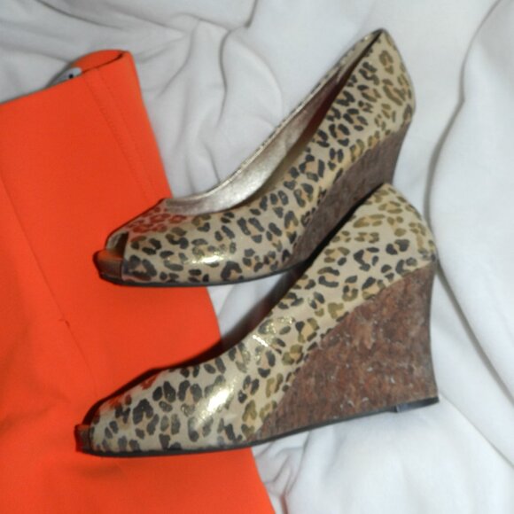 LILY PULITZER GOLD METALLIC LEOPARD WEDGE PEEP TOE 📦🏃💨⚡🚚 - Picture 2 of 16